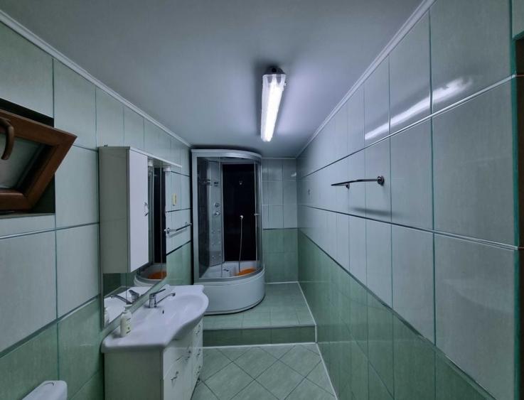Casă cu 4 camere cu Teren 100 Mp în Central
