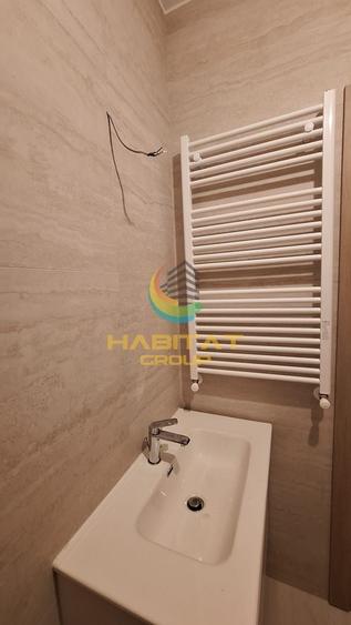 Apartament cu 3 camere semidecomandat în Berceni
