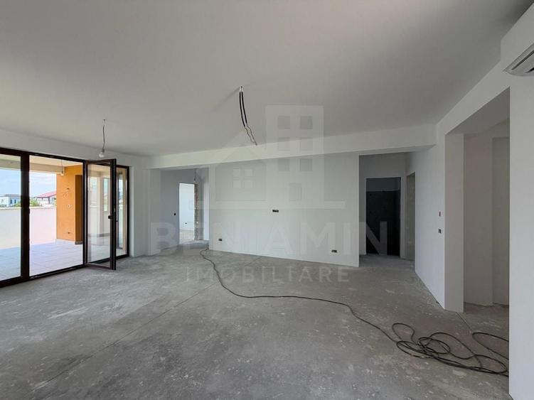 Casă cu 5 camere cu Teren 500 Mp în Cârcea