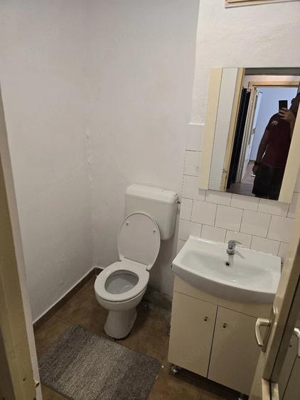 Apartament cu 3 camere decomandat în Medicină