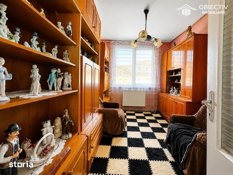 Apartament cu 3 camere semidecomandat în Vest