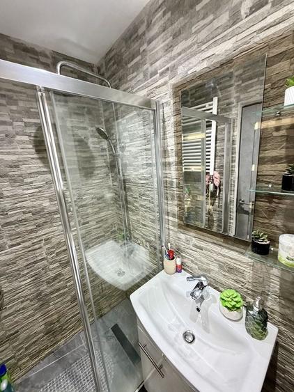 Apartament cu 3 camere decomandat în Exterior Vest