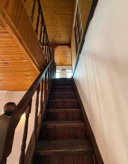 Casă individuală cu 5 camere cu Canalizare în Rahova