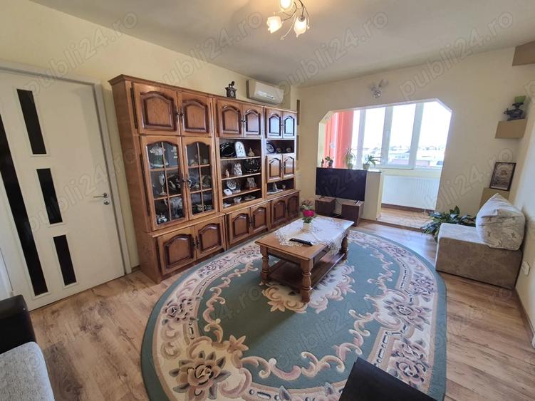 Apartament cu 4 camere semidecomandat, mobilat în Micălaca