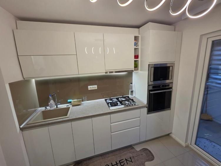 Apartament cu 3 camere decomandat în Berceni