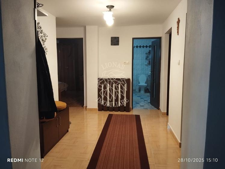 Casă individuală cu 14 camere cu Canalizare în Unirea