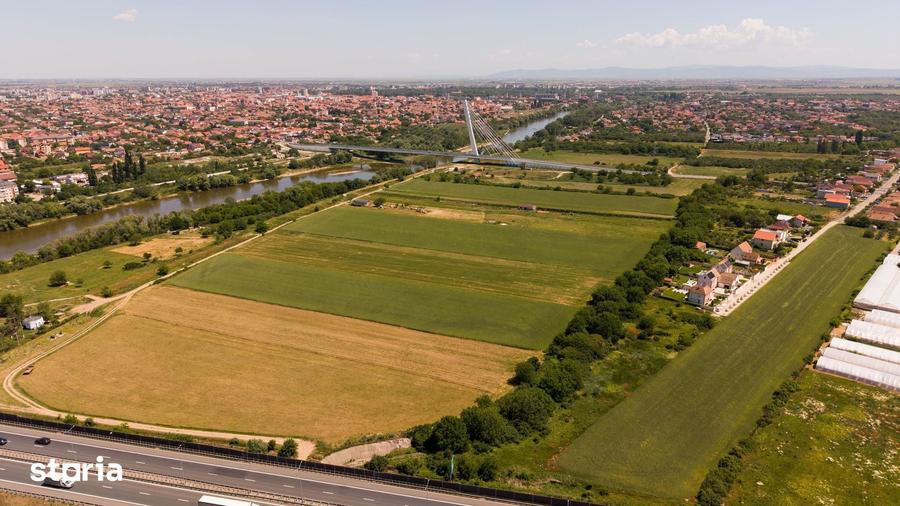 Teren de 4500 mp, în Pârneava