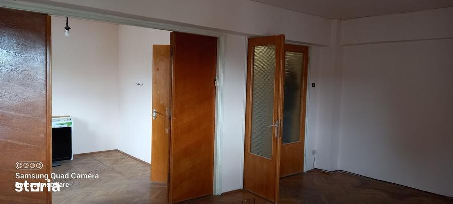 Apartament cu 4 camere decomandat în Ultracentral