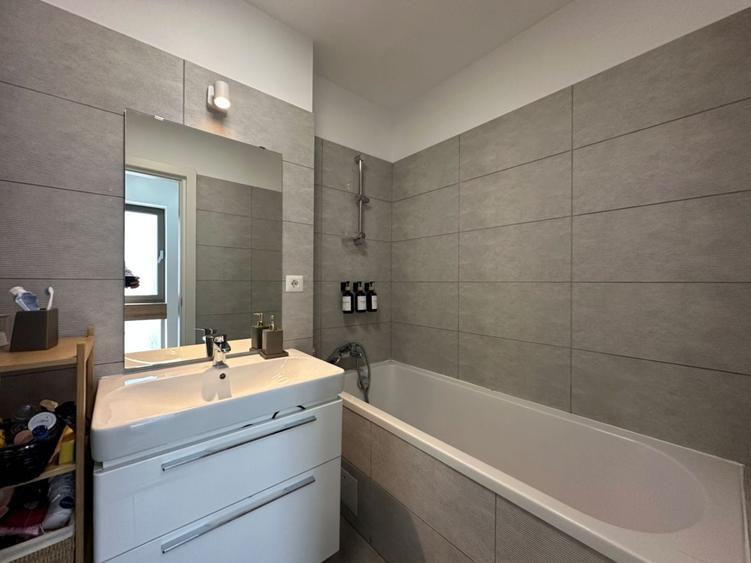 Apartament cu 3 camere decomandat, mobilat în Sisești