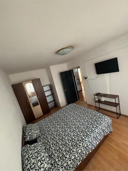 **Inchiriez apartament 3 camere Sector 4, Aparatorii Patriei - 3