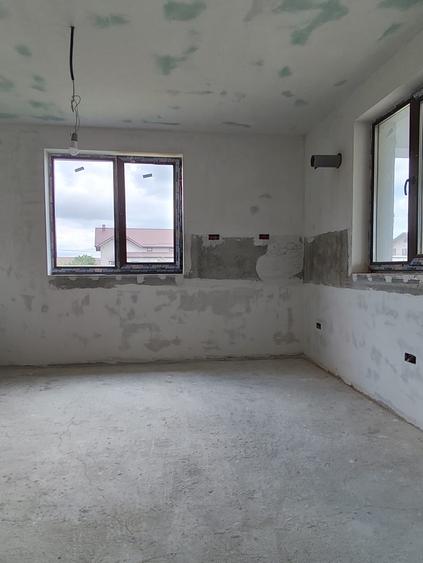 Casă individuală cu 4 camere cu Teren 508 Mp în Ghionea