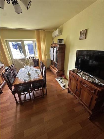 Apartament cu 3 camere decomandat, mobilat în Aradului