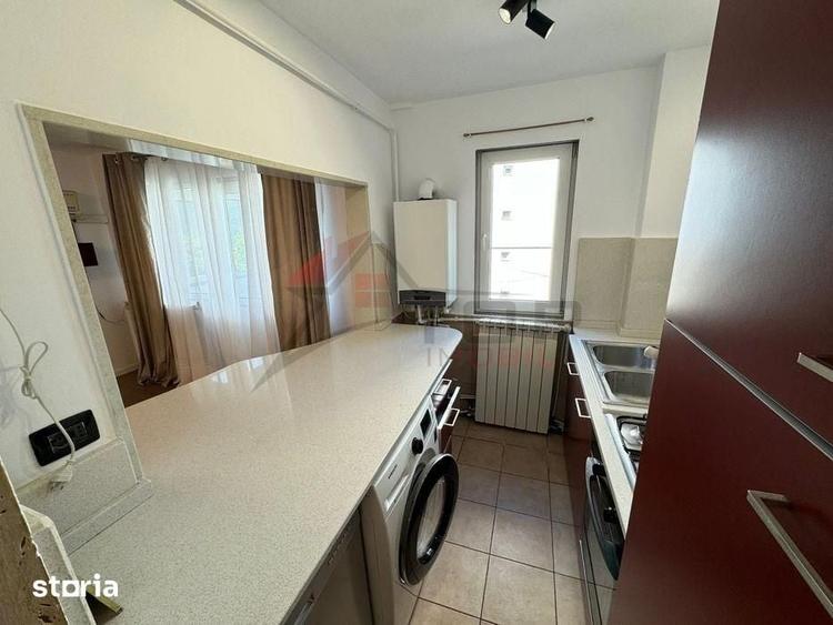 Apartament cu 4 camere semidecomandat în Mircea cel Bătrân