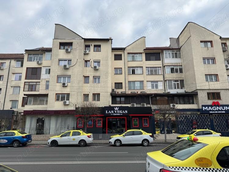 Apartament cu 4 camere decomandat în Central