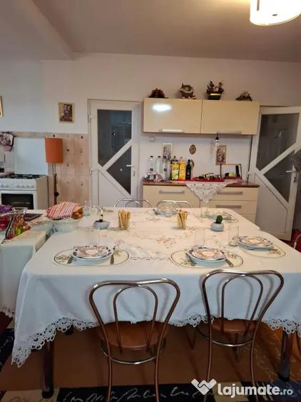Casă cu 4 camere în Ghioroc