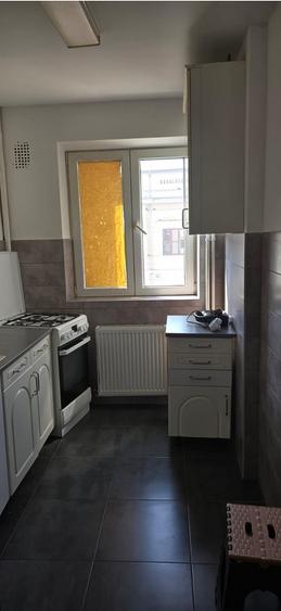Apartament cu 2 camere semidecomandat, mobilat în Șerban Vodă