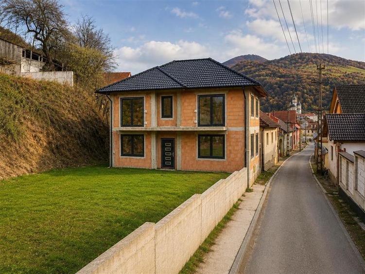 Casă individuală cu 5 camere cu Canalizare în Sadu