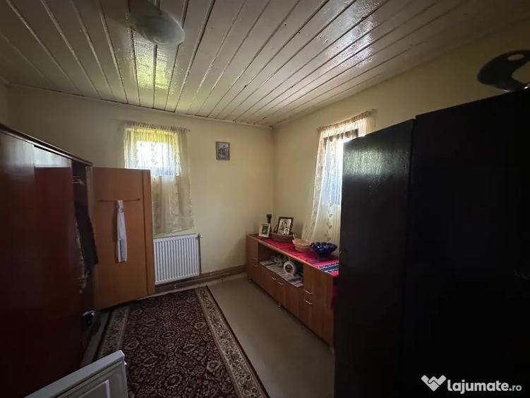 Casă cu 7 camere cu Teren 1039 Mp în Cornești