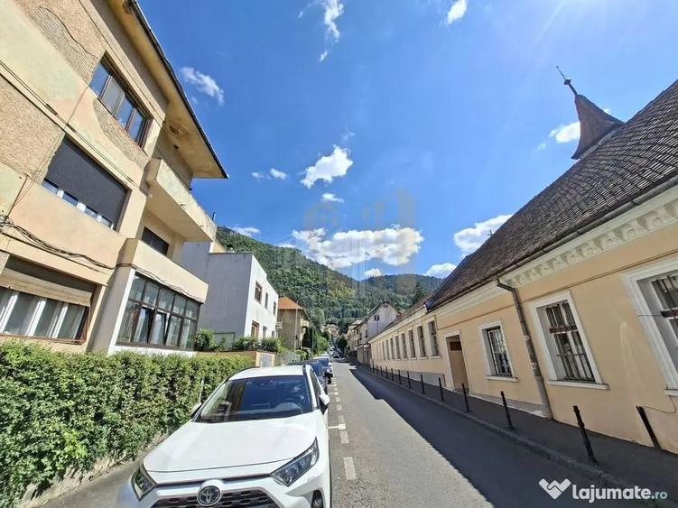 Apartament cu 3 camere semidecomandat în Schei