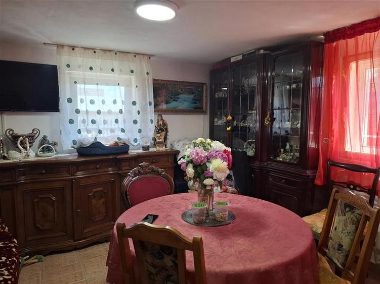 Casă individuală cu 2 camere cu Canalizare în Vest