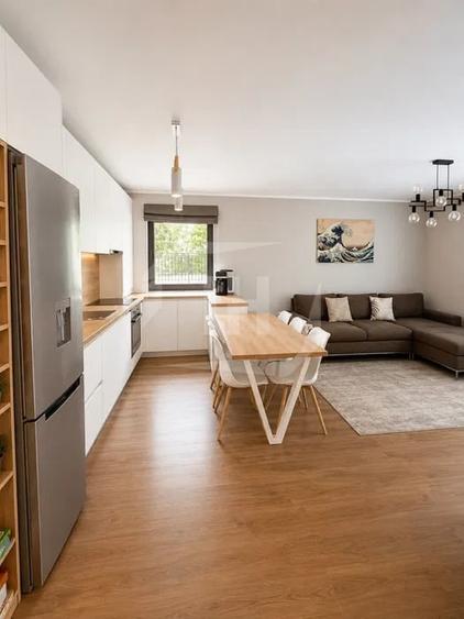 Apartament cu 3 camere semidecomandat, mobilat în Europa