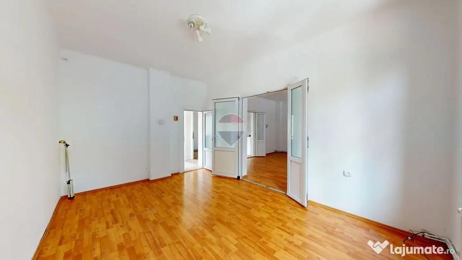 Casă cu 7 camere cu Teren 319 Mp în Centrul Civic