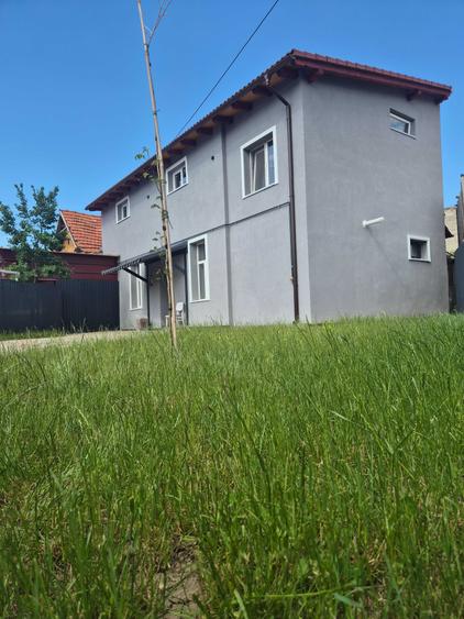 Casă cu 4 camere în Exterior Vest