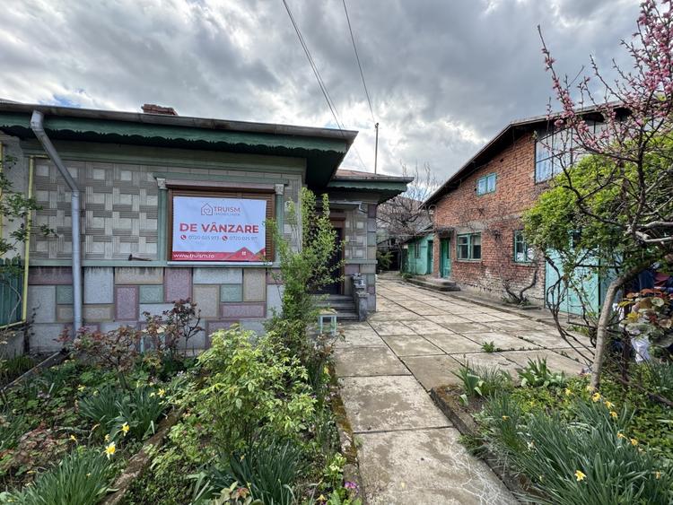 Casă individuală cu 6 camere cu Teren 400 Mp în Traian
