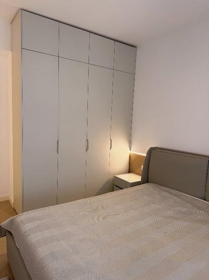 Apartament cu 3 camere semidecomandat, mobilat în Central