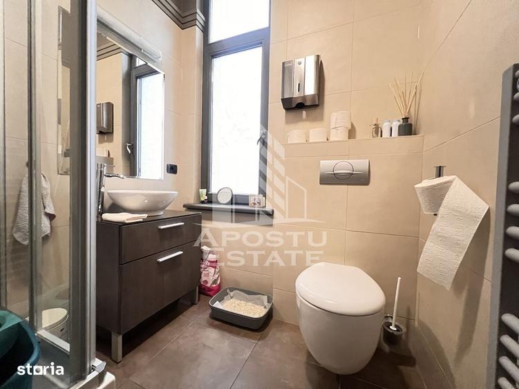 Apartament cu 4 camere semidecomandat în P-ța Unirii