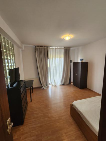 Apartament cu 2 camere decomandat în Văcăresti