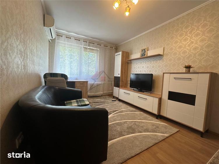 Apartament cu 2 camere semidecomandat în Podu Roș