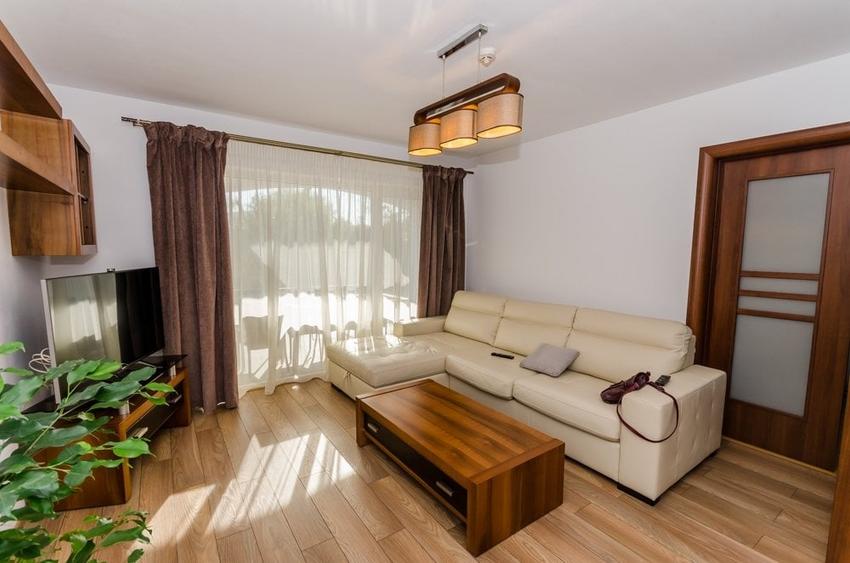 Apartament cu 3 camere decomandat, mobilat în Șelimbăr