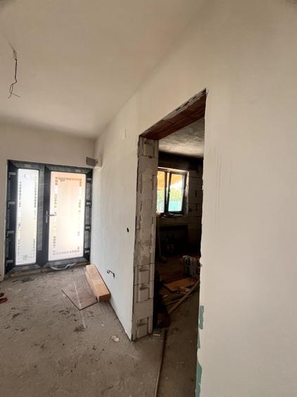 Casă cu 4 camere în Brătășanca