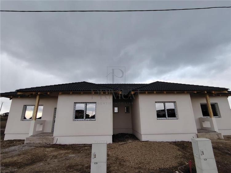 Duplex cu 3 camere cu Canalizare în Moșnița Nouă