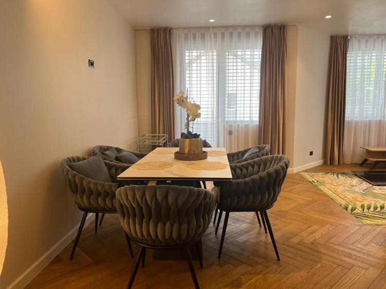 Apartament cu 4 camere decomandat în Herăstrău