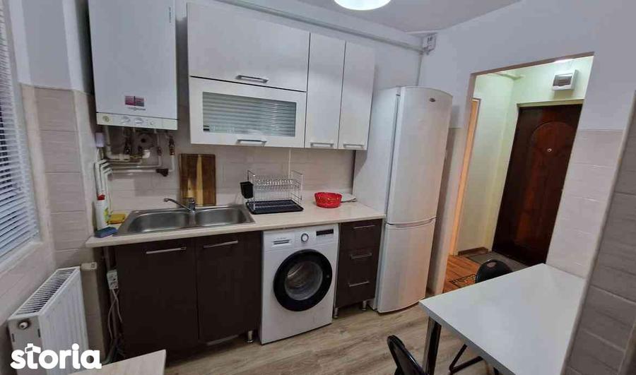 Apartament cu 3 camere semidecomandat, mobilat în Astra