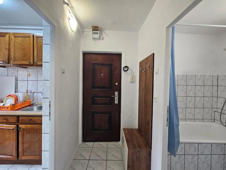 Garsonieră decomandată în Central