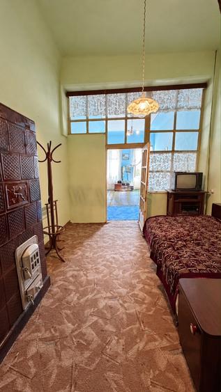 Apartament cu 3 camere semidecomandat, mobilat în Central