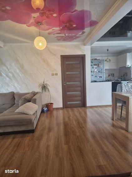 Casă cu 5 camere cu Teren 700 Mp în Șendreni