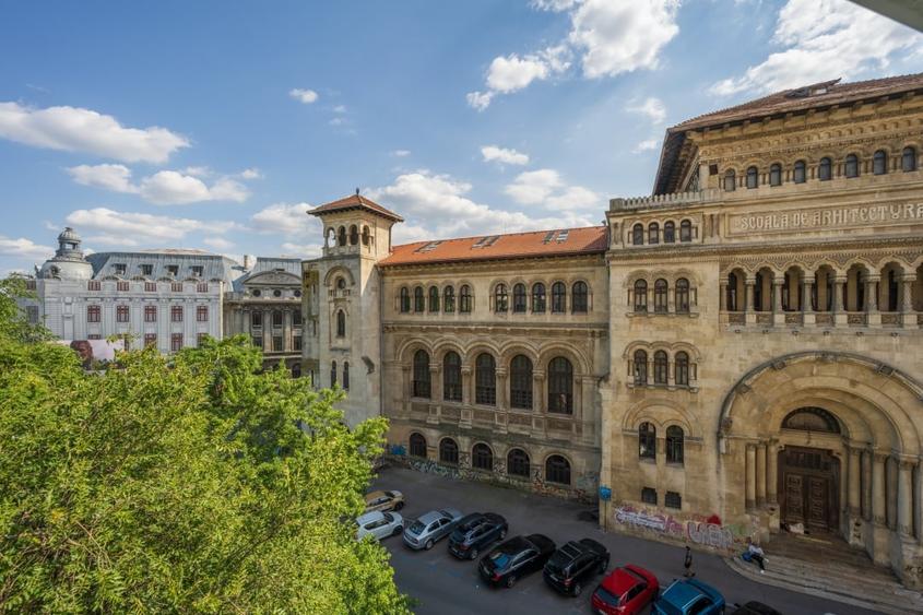 Apartament cu 3 camere decomandat, mobilat în Universitate