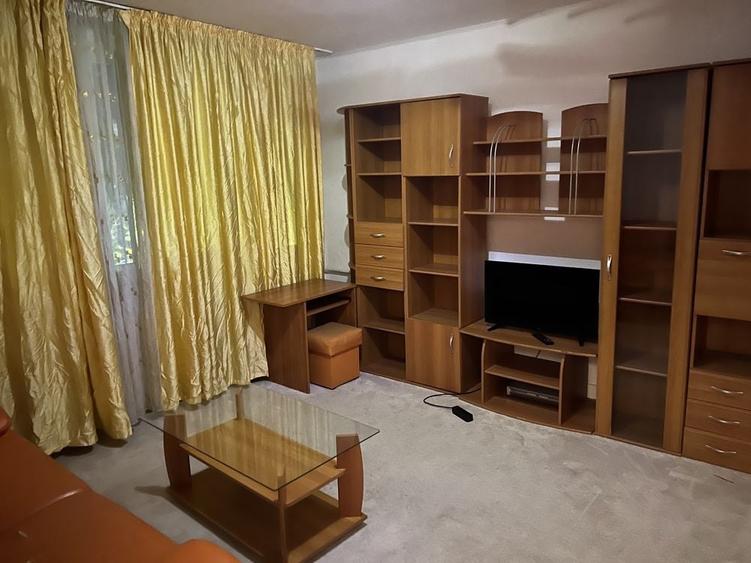 Apartament cu 2 camere decomandat în Calea București