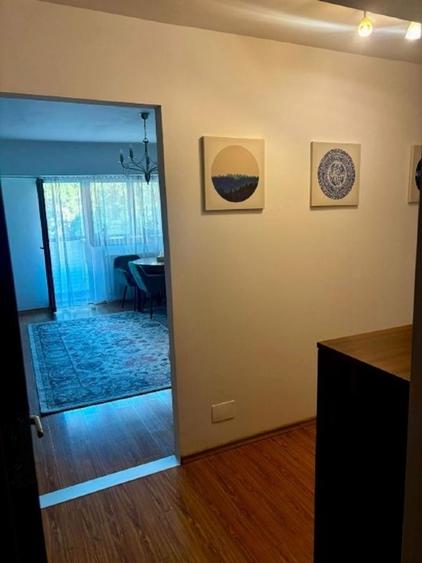 Apartament cu 3 camere decomandat, mobilat în Berceni