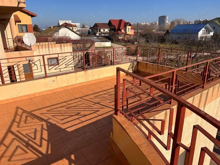Casă cu 6 camere cu Teren 500 Mp în Carrefour