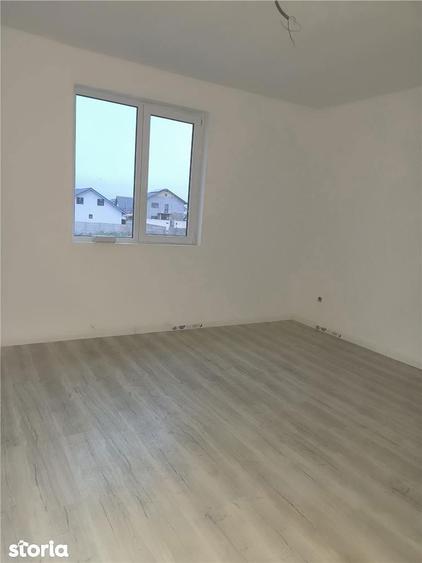 Casă cu 5 camere cu Teren 330 Mp în Central