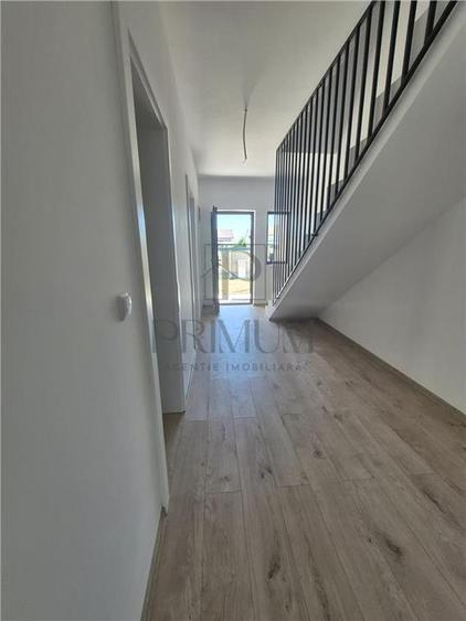 Duplex cu 4 camere cu Canalizare în Aeroport