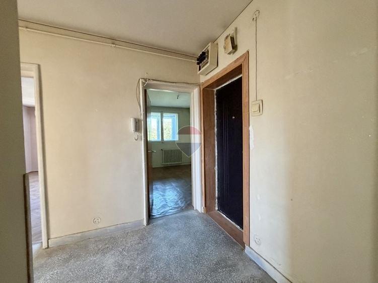 Apartament cu 4 camere semidecomandat în Titan