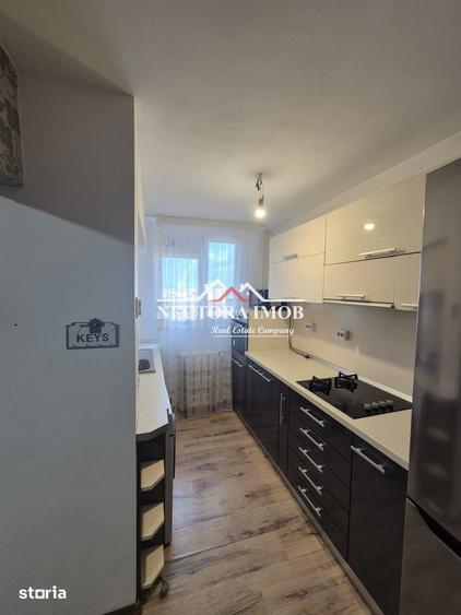 Apartament cu 3 camere semidecomandat în Decebal