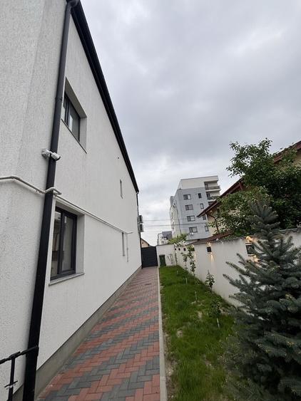 Casă cu 4 camere în Central