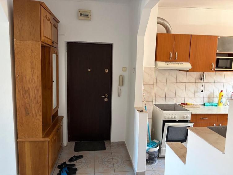 Apartament cu 4 camere decomandat în Exterior Vest